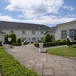 Oaks Hotel