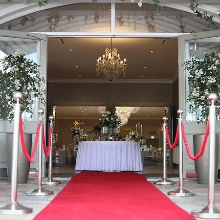 Ξενοδοχείο Oaks 4*