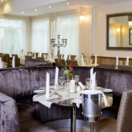 基拉尼橡树酒店