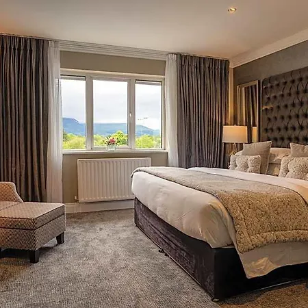 Oaks Hotel