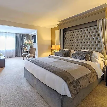Otel Oaks 4*