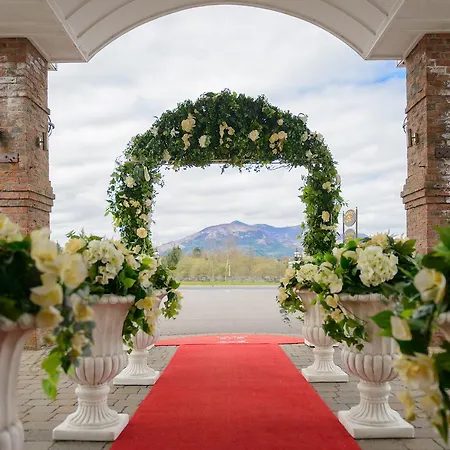 基拉尼橡树酒店