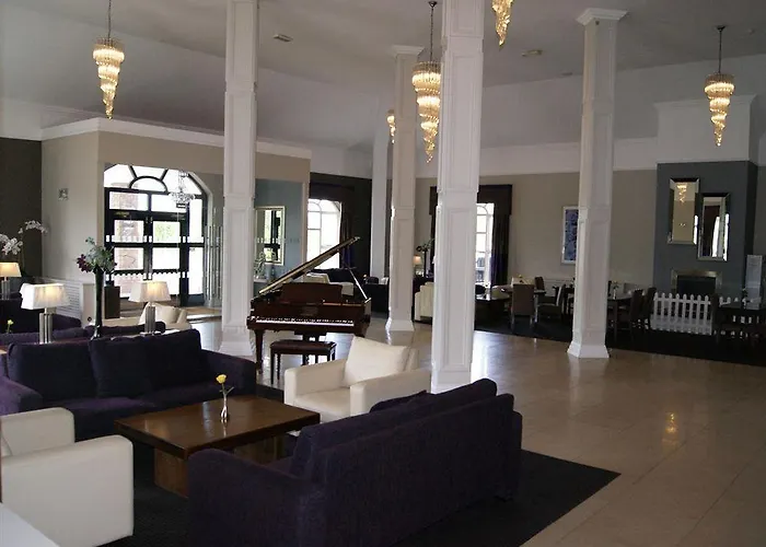 Oaks Hotel 4*